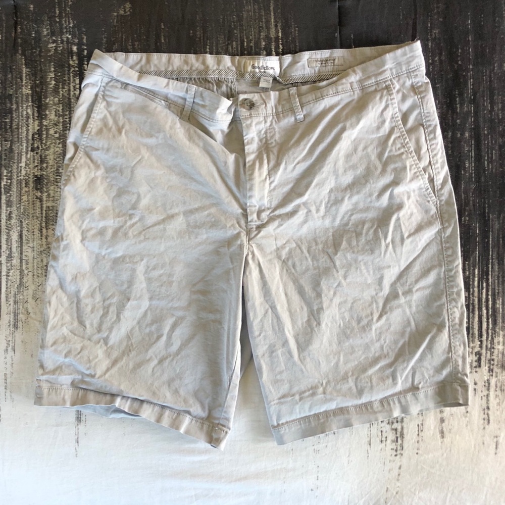 Goodfellow & Co Linden Light Grey Shorts Size 40